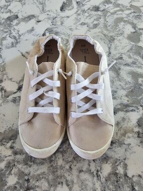 Time and Tru Cream Canvas Lace-Up Women's Sneakers